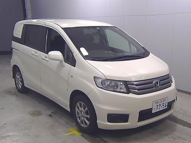 10124 HONDA FREED SPIKE GB3 2011 г. (Honda Tokyo)